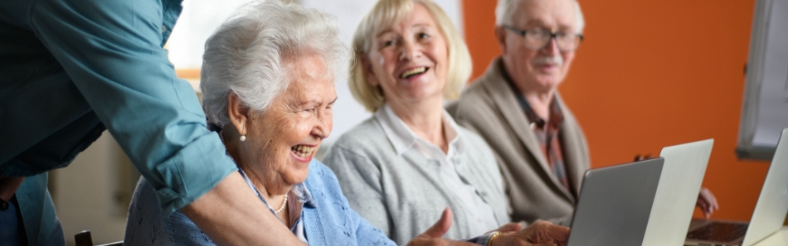 Img blog Digital wellness for seniors Balancing screen time and well being